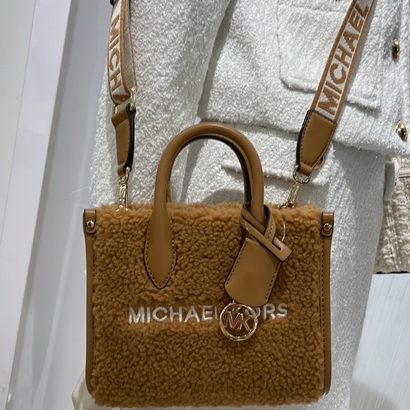Michael Kors Mirella Extra-Small Sherpa XS SHOPPER XBODY
SHEARLING Crossbody - Picture 4 of 16